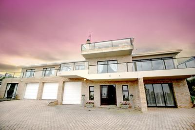 House For Sale in Village On Sea, Mossel Bay