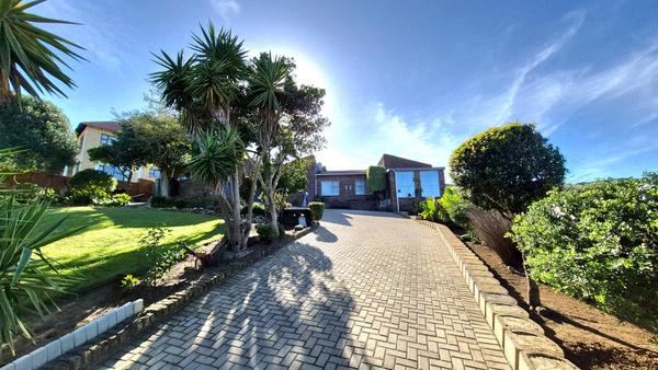 House For Sale in Dana Bay, Mossel Bay