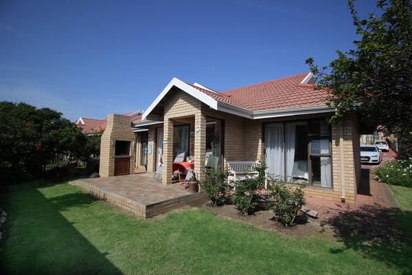 Townhouse For Sale in Hersham, Groot Brakrivier